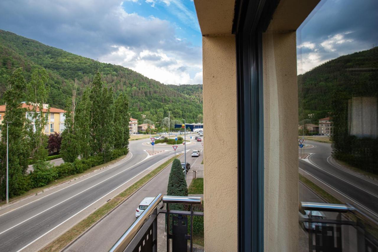 El Catllar Apartment Рипол Екстериор снимка